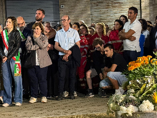 Tolentino si stringe intorno al ricordo di Gentiana: mille persone in corteo contro la violenza